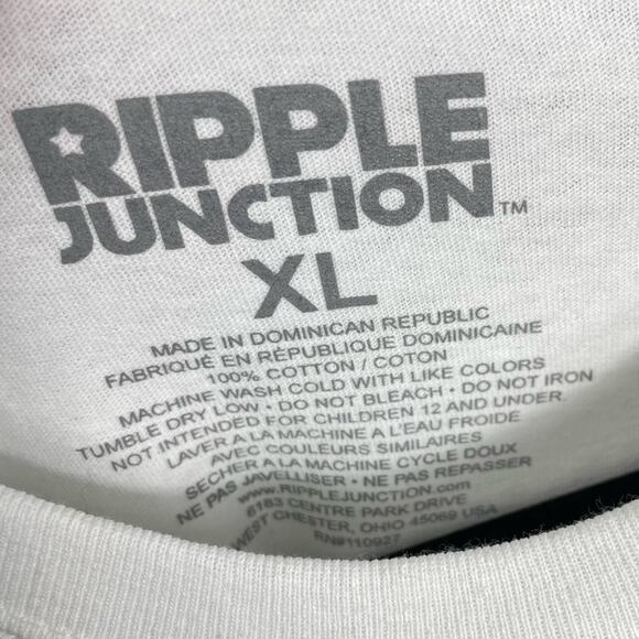 Kawaii Ramen and Sriracha Sauce Social Distancing Is Hard Unisex T Shirt XL - Picture 5 of 7